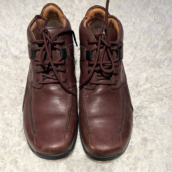 UGG Vibram Leather Lace-Up Chukka Boots Men’s Size 10.5 - Picture 2 of 12